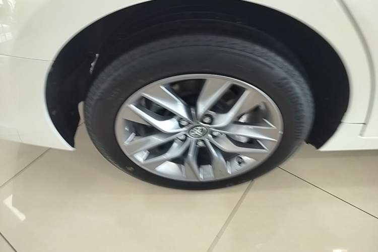 Used Toyota Avalon 2019 2.0L Ambition Edition China VI Right Rear Wheel Hub