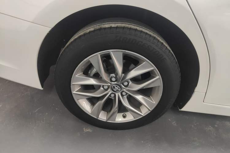 Used Toyota Avalon 2019 2.0L Ambition Edition China VI Right Rear Wheel Hub