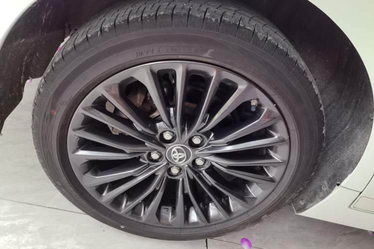 Used Toyota Avalon 2019 2.5L Touring Premium Version China VI Standard Right Rear Wheel Hub