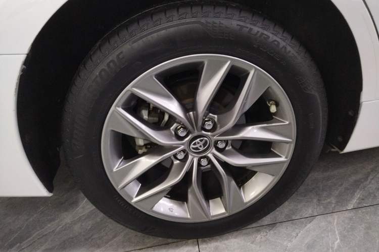 Used Toyota Avalon 2019 2.0L Luxury Edition China VI Standard Right Rear Wheel Hub