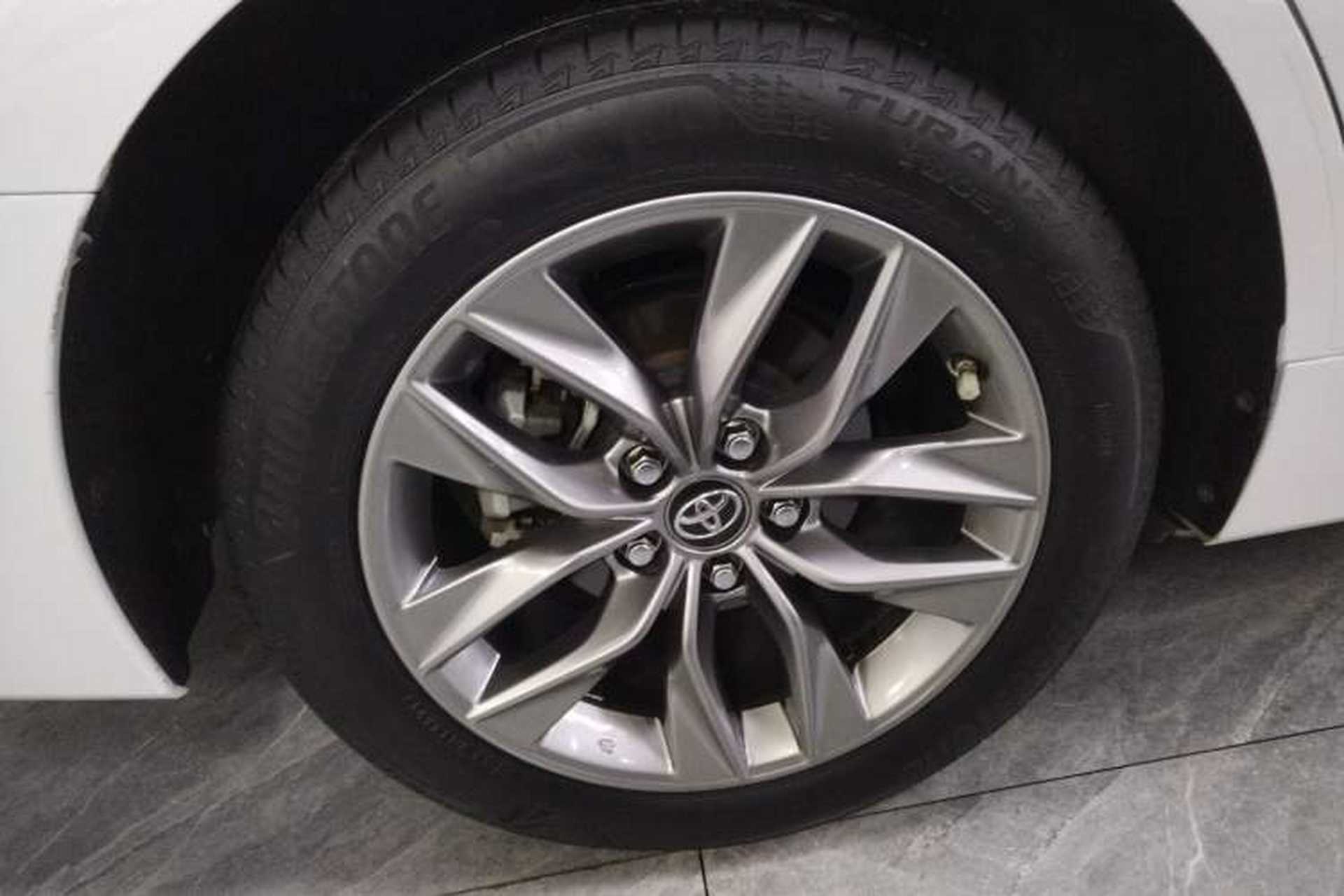 Used Toyota Avalon 2019 2.0L Luxury Edition China VI Standard Right Rear Wheel Hub