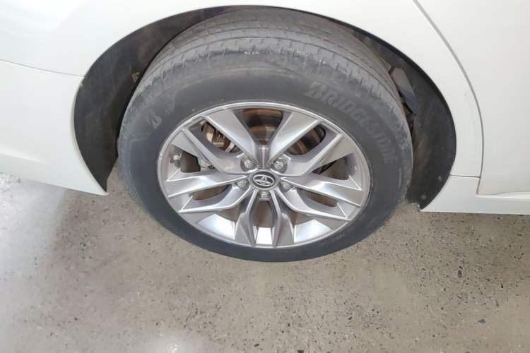 Used Toyota Avalon 2019 2.0L Ambition Edition China VI Right Rear Wheel Hub