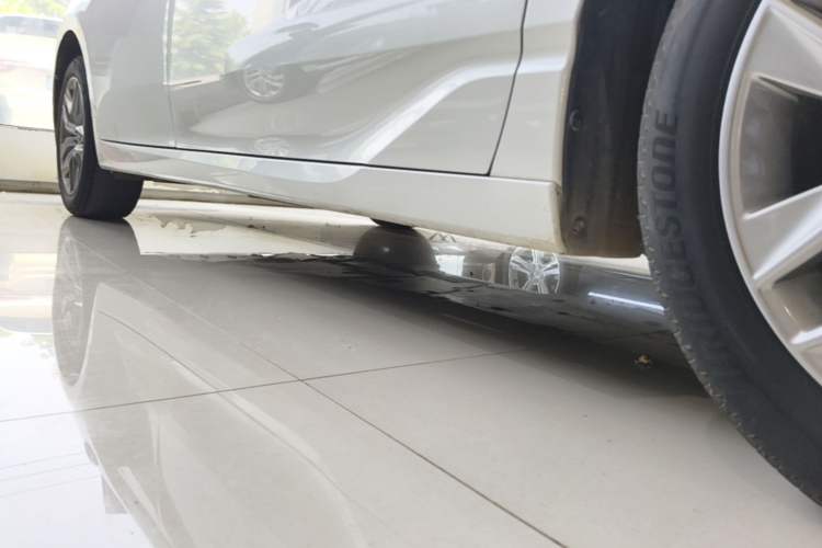 Used Toyota Avalon 2019 Dual-Engine 2.5L Luxury Edition China VI Standard Right Side Sill