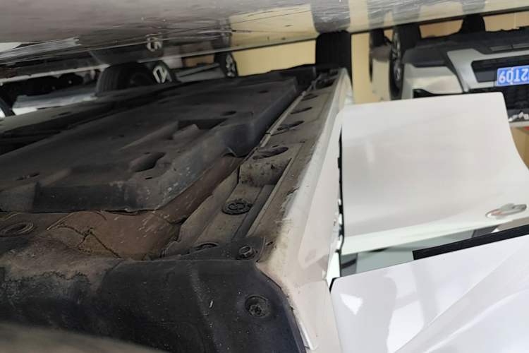 Used Toyota Avalon 2019 2.0L Luxury Edition China VI Standard Right Side Sill