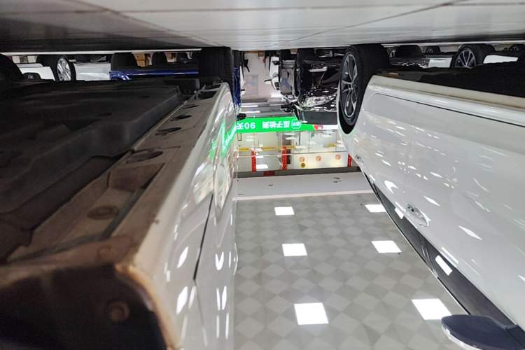 Used Toyota Avalon 2019 2.0L Ambition Edition China VI Right Side Sill