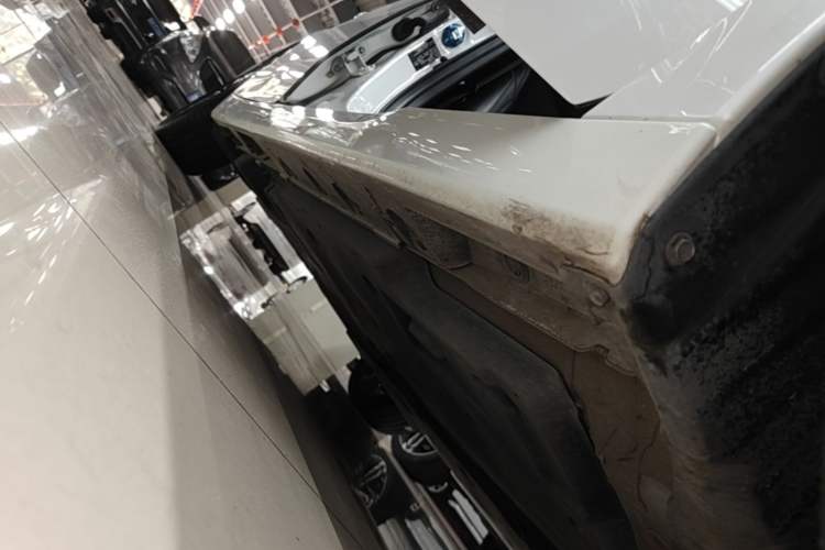 Used Toyota Avalon 2019 2.0L XLE Premium Edition China VI Right Side Sill