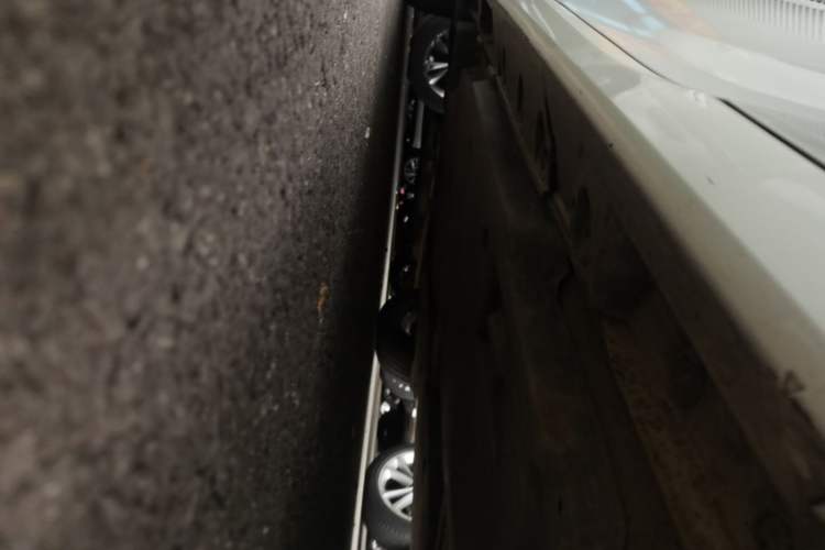 Used Toyota Avalon 2019 2.0L Ambition Edition China VI Right Side Sill
