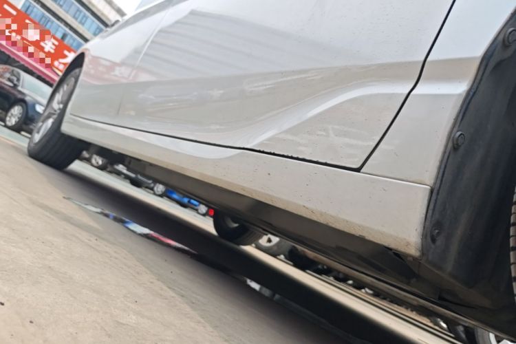 Used Toyota Avalon 2019 Dual-Engine 2.5L Luxury Edition China VI Standard Right Side Sill