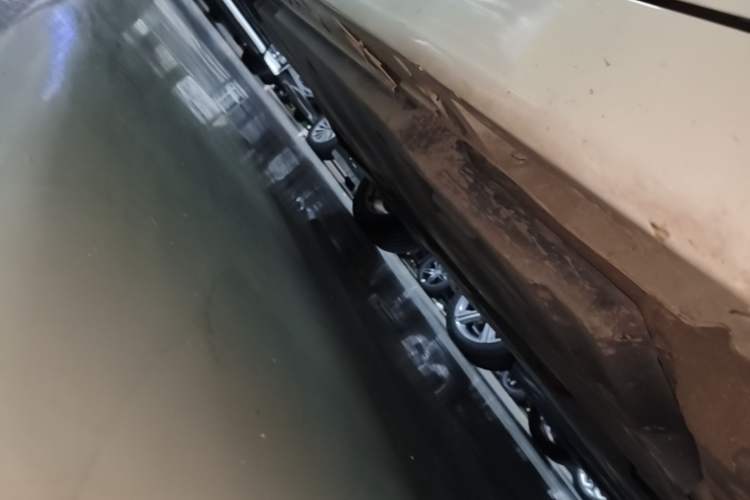 Used Toyota Avalon 2019 2.0L Luxury Edition China VI Standard Right Side Sill