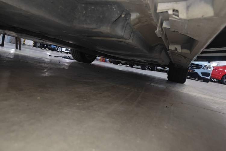 Used Toyota Avalon 2019 2.0L XLE Premium Edition China VI Right Side Sill