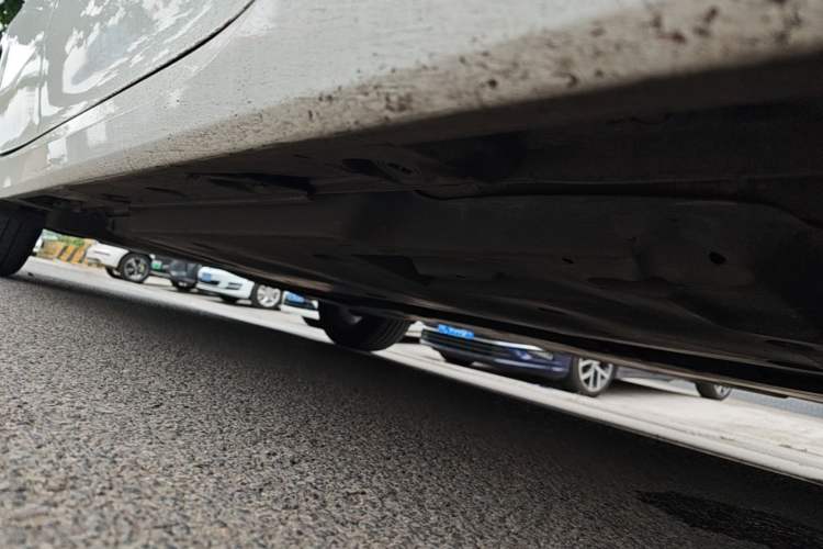 Used Toyota Avalon 2019 2.0L Ambition Edition China VI Right Side Sill