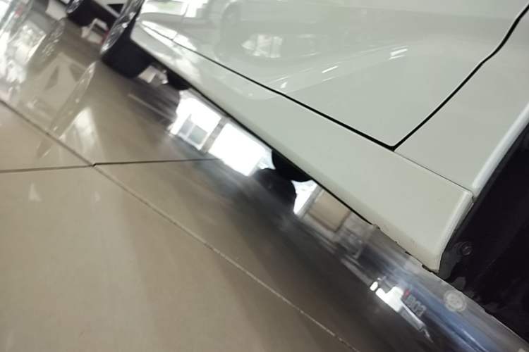 Used Toyota Avalon 2019 2.0L Ambition Edition China VI Right Side Sill