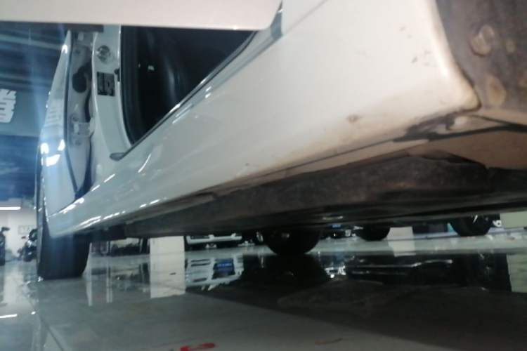 Used Toyota Avalon 2019 Dual-Engine 2.5L Luxury Edition China VI Standard Right Side Sill