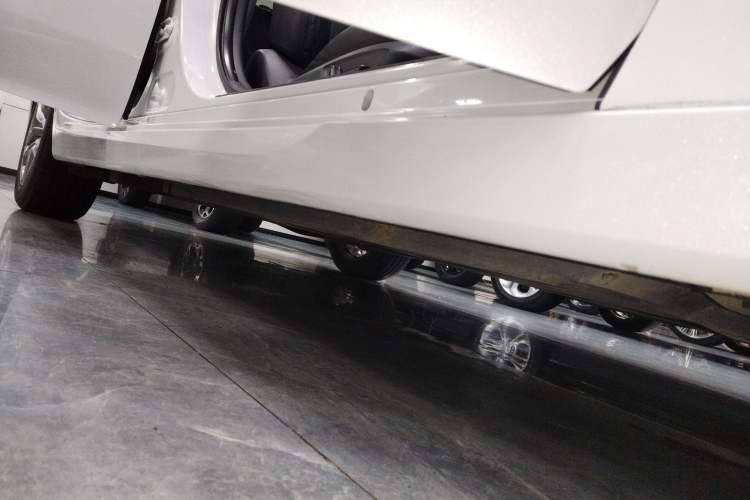 Used Toyota Avalon 2019 2.0L Luxury Edition China VI Standard Right Side Sill
