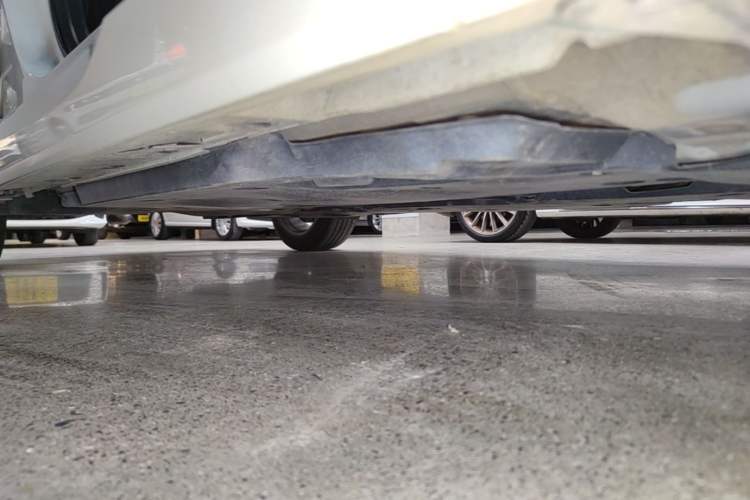 Used Toyota Avalon 2019 2.0L Ambition Edition China VI Right Side Sill