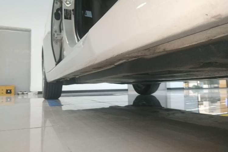 Used Toyota Avalon 2019 2.0L Ambition Edition China VI Right Side Sill