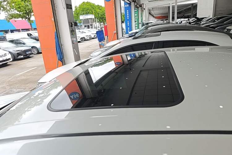 Used Toyota Avalon 2019 2.0L XLE Premium Edition China VI Roof