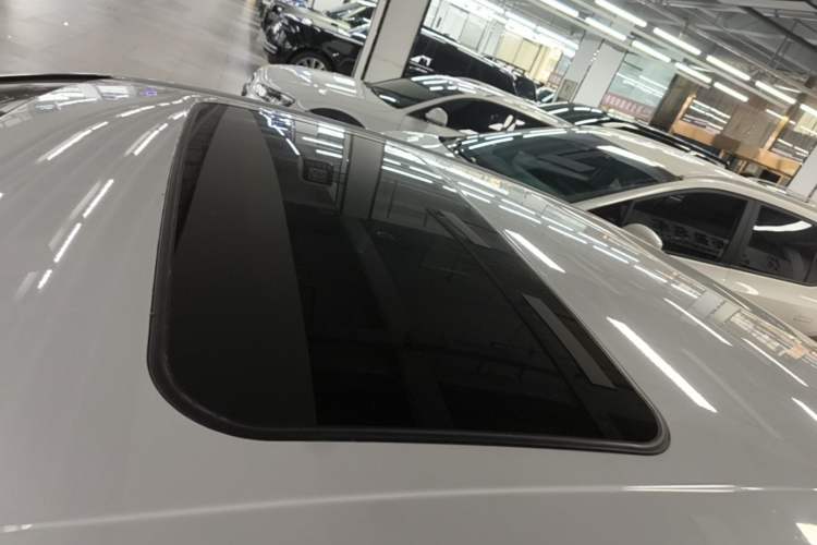 Used Toyota Avalon 2019 2.0L Luxury Edition China VI Standard Roof