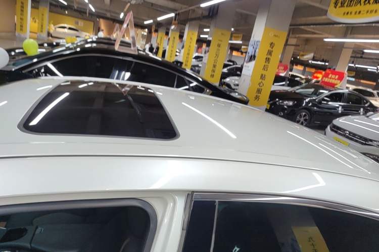Used Toyota Avalon 2019 2.0L Ambition Edition China VI Roof