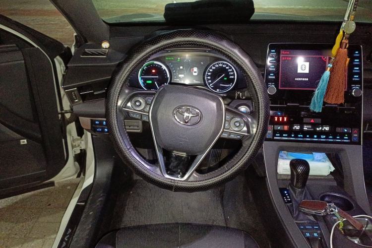Used Toyota Avalon 2019 Dual-Engine 2.5L XLE Prestige Version China V Standard Steering Wheel