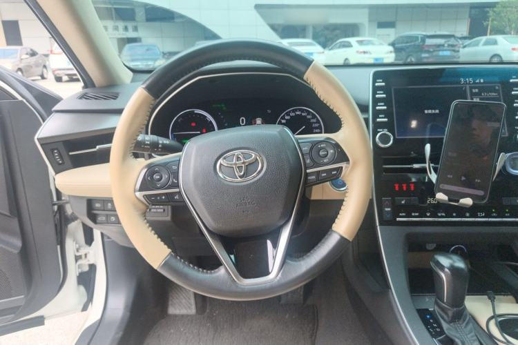 Used Toyota Avalon 2019 Dual-Engine 2.5L XLE Prestige Version China VI Standard Steering Wheel