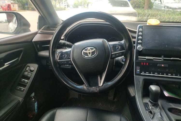 Used Toyota Avalon 2019 2.0L Ambition Edition China VI Steering Wheel
