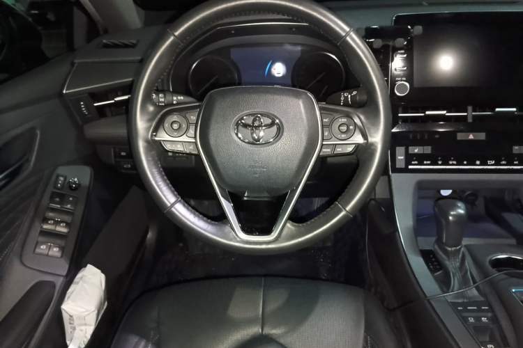 Used Toyota Avalon 2019 Dual-Engine 2.5L XLE Prestige Version China V Standard Steering Wheel