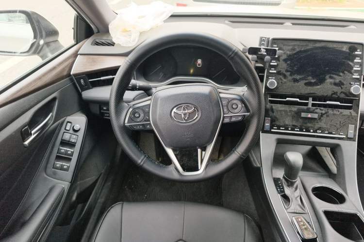 Used Toyota Avalon 2019 2.0L Ambition Edition China VI Steering Wheel