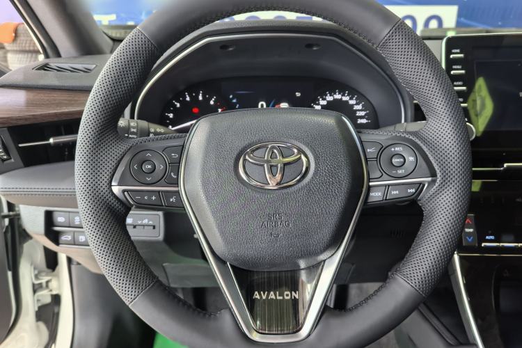 Used Toyota Avalon 2019 2.0L Ambition Edition China VI Steering Wheel