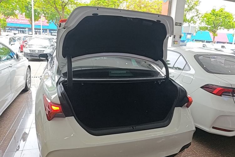 Used Toyota Avalon 2019 2.0L XLE Premium Edition China VI Trunk