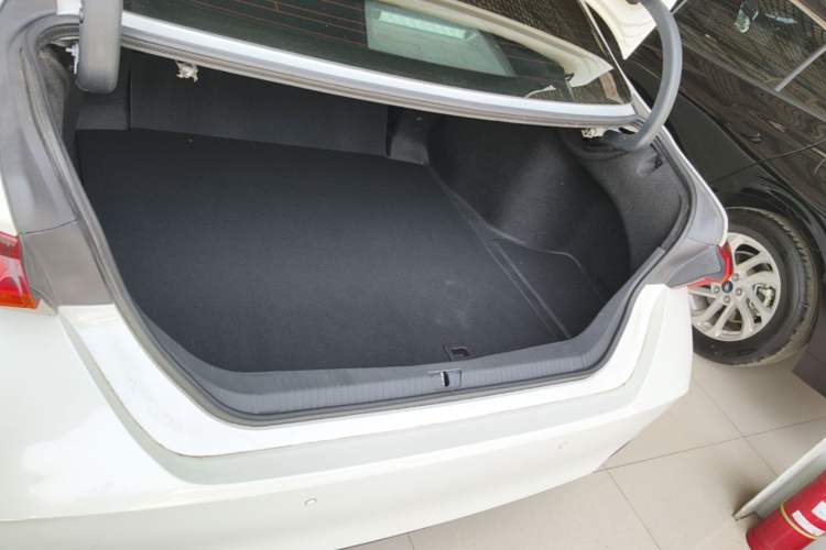 Used Toyota Avalon 2019 Dual-Engine 2.5L Luxury Edition China VI Standard Trunk