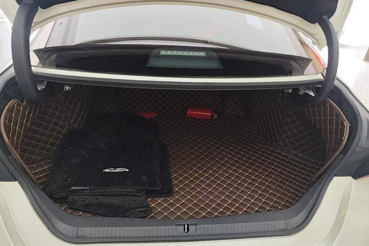 Used Toyota Avalon 2019 2.0L Luxury Edition China VI Standard Trunk