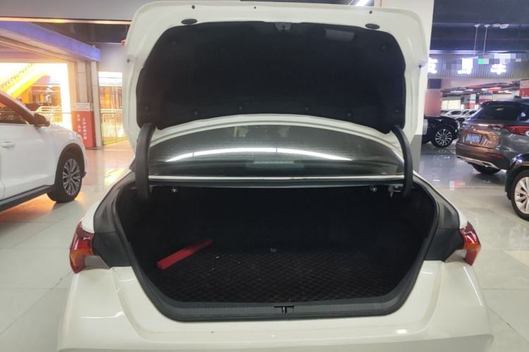 Used Toyota Avalon 2019 Dual-Engine 2.5L Luxury Edition China VI Standard Trunk
