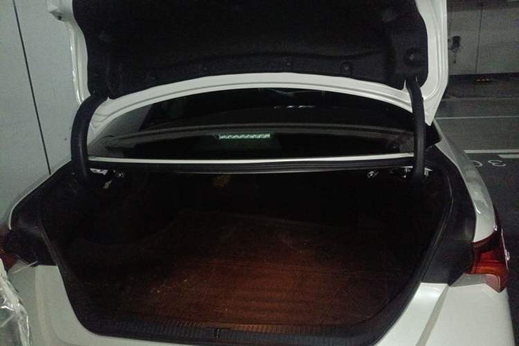 Used Toyota Avalon 2019 2.0L Luxury Edition China VI Standard Trunk