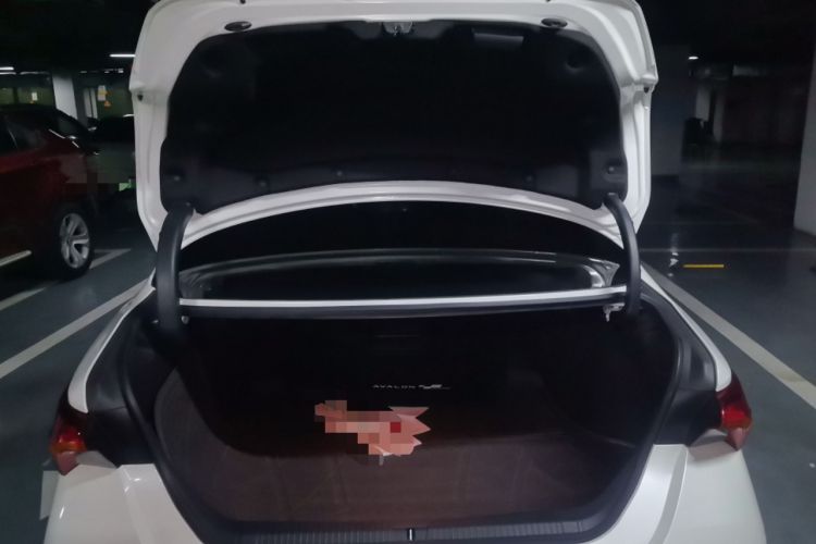 Used Toyota Avalon 2019 Dual-Engine 2.5L Limited Flagship Edition China VI Standard Trunk