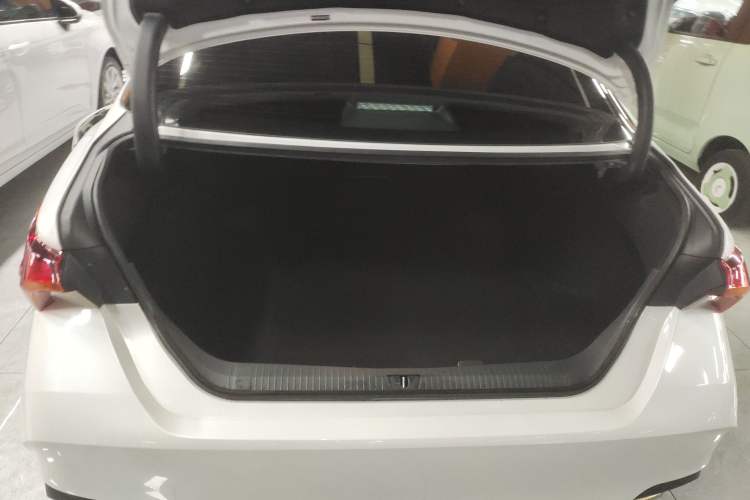 Used Toyota Avalon 2019 2.0L Ambition Edition China VI Trunk