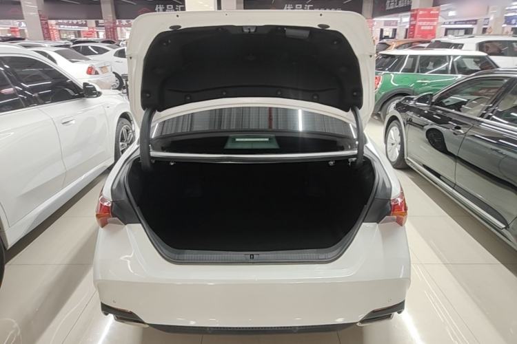 Used Toyota Avalon 2019 2.0L XLE Premium Edition China VI Trunk