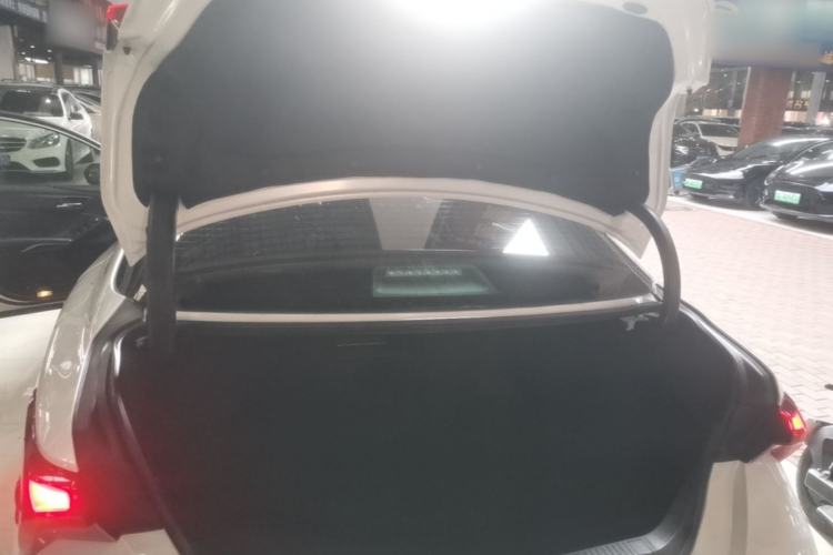 Used Toyota Avalon 2019 2.0L Ambition Edition China VI Trunk
