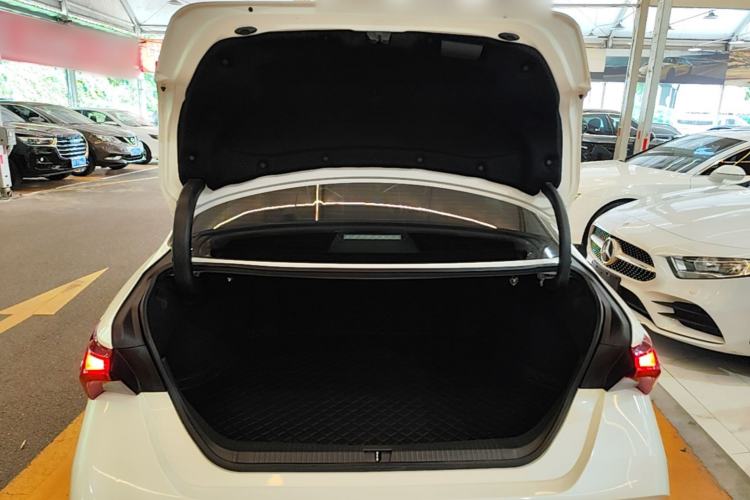 Used Toyota Avalon 2019 2.5L Touring Premium Version China VI Standard Trunk