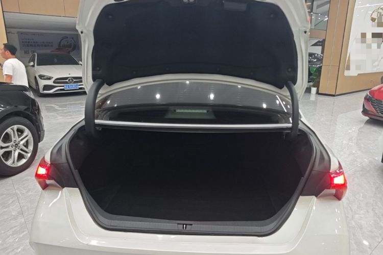 Used Toyota Avalon 2019 2.5L Ambition Version China VI Standard Trunk