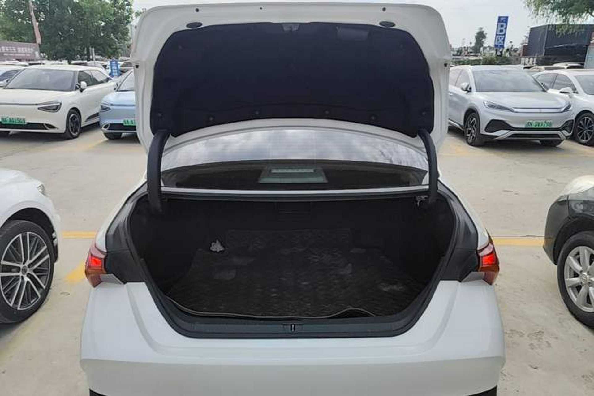 Used Toyota Avalon 2019 2.0L Ambition Edition China VI Trunk