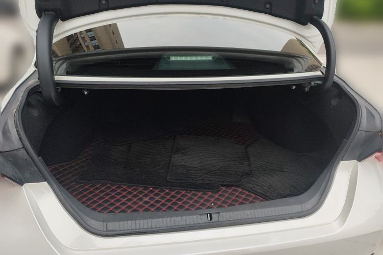 Used Toyota Avalon 2019 2.0L Luxury Edition China VI Standard Trunk