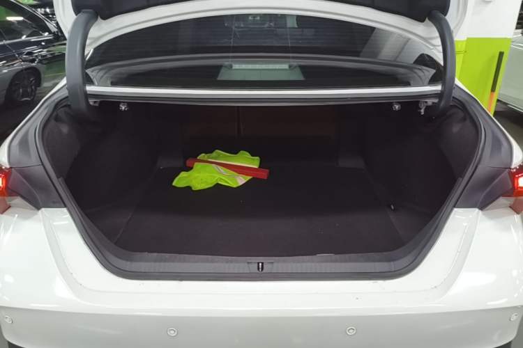 Used Toyota Avalon 2019 2.0L Luxury Edition China VI Standard Trunk