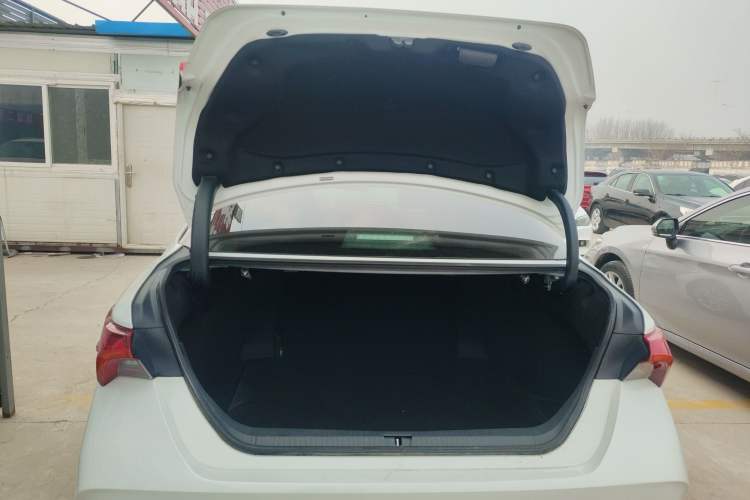 Used Toyota Avalon 2019 Dual-Engine 2.5L Luxury Edition China VI Standard Trunk