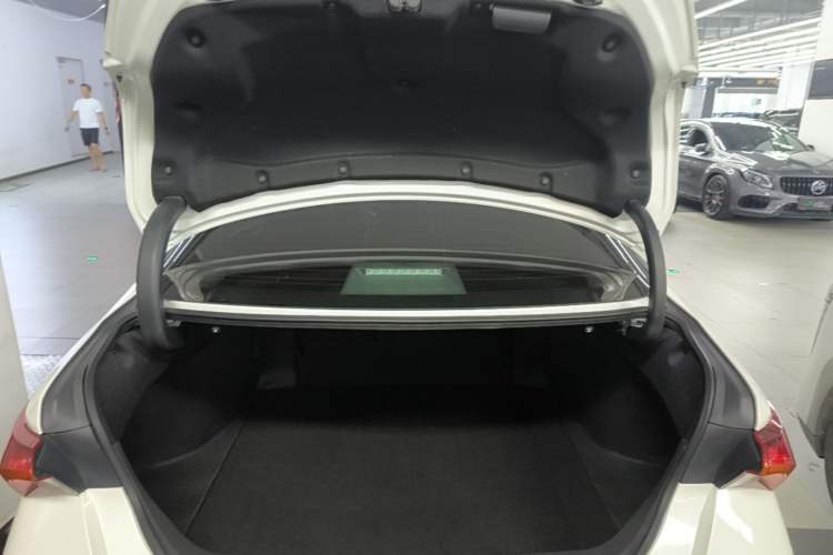Used Toyota Avalon 2019 2.0L Luxury Edition China VI Standard Trunk