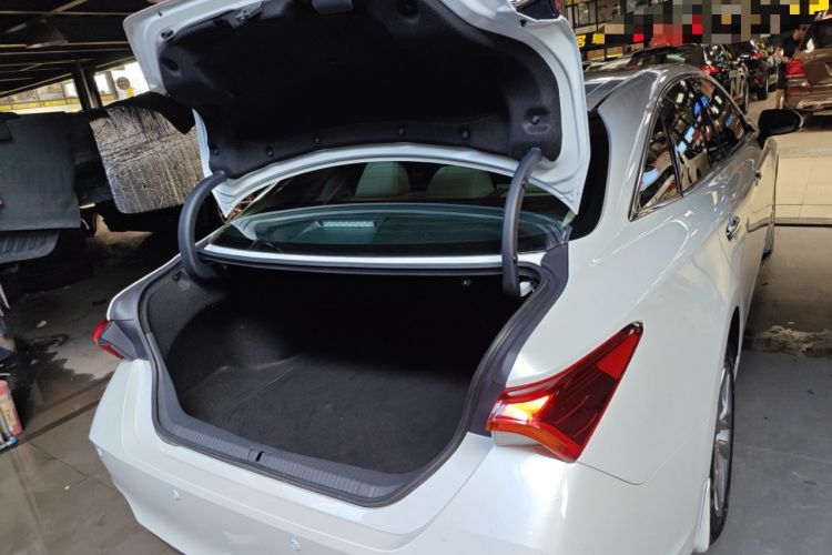 Used Toyota Avalon 2019 2.0L Luxury Edition China VI Standard Trunk