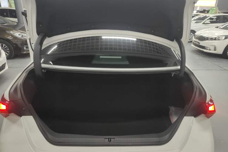 Used Toyota Avalon 2019 2.0L Ambition Edition China VI Trunk