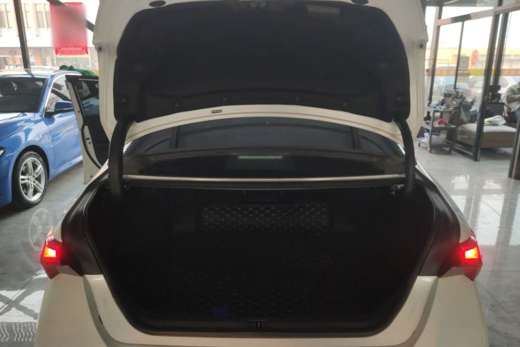 Used Toyota Avalon 2019 2.0L Ambition Edition China VI Trunk