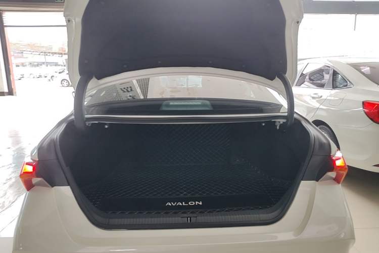 Used Toyota Avalon 2019 2.5L Touring Premium Version China VI Standard Trunk