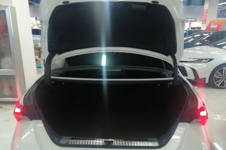 Used Toyota Avalon 2019 Dual-Engine 2.5L Luxury Edition China VI Standard Trunk